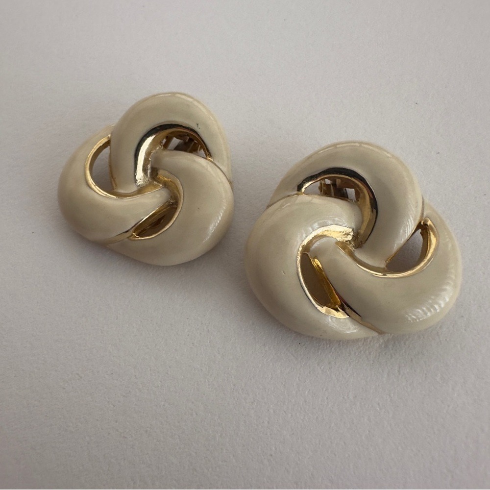 Vintage Cream Gold Tone Knot Earrings Celtic Love Knot Clip‎ On Retro